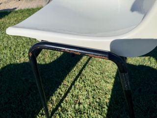 Sillas apilables de plástico y metal