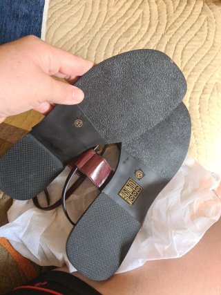 Sandalias burdeos con detalle dorado T42