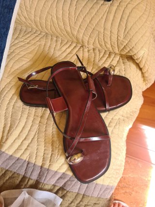 Sandalias burdeos con detalle dorado T42