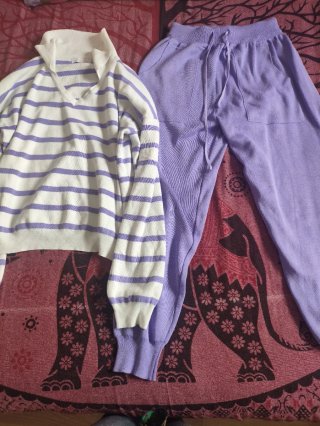 Conjunto jersey y pantalón rayas lila