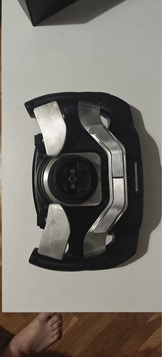 Volante Thrustmaster Ferrari SF1000