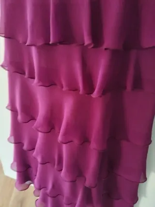 Vestido morado con volantes