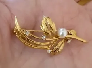 Alfiler vintage con perla y circonitas