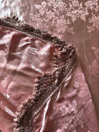 Copriletto in Seta Rosa con Bordi