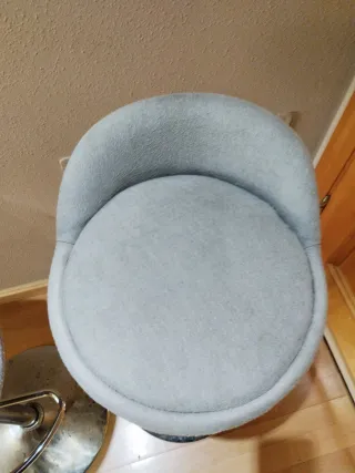 2 Taburetes Altos Grises y Plateados