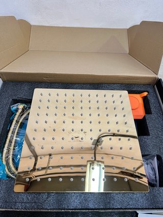 Ducha empotrada dorada SaniteModar