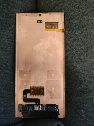 Schermo Samsung S22 Ultra con linea