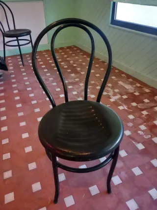 Silla de cafetería negra
