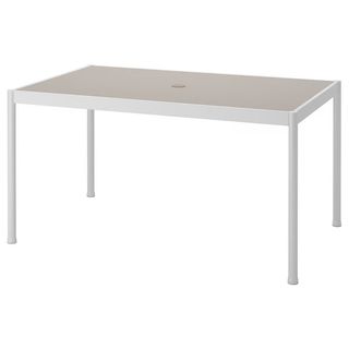Mesa exterior moderna beige y blanca