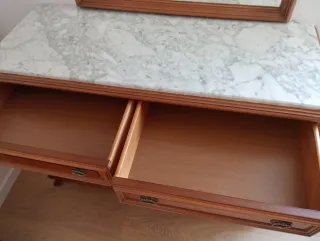 Cómoda clásica madera y mármol
