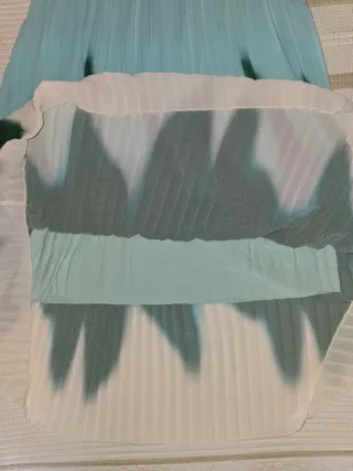 Vestido largo plisado verde y turquesa