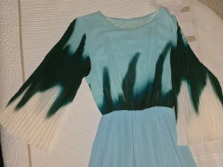 Vestido largo plisado verde y turquesa