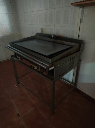 Plancha industrial de cocina cromo.