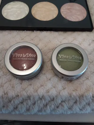 Paletas Revolution + Regalos Viva La Diva