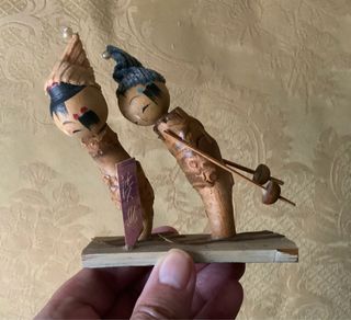 Antigua figura Kokeshi japonesa