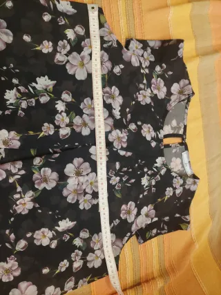 Lote Blusa Flores y Camiseta Negra