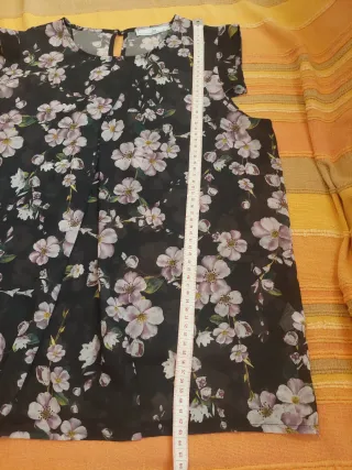 Lote Blusa Flores y Camiseta Negra