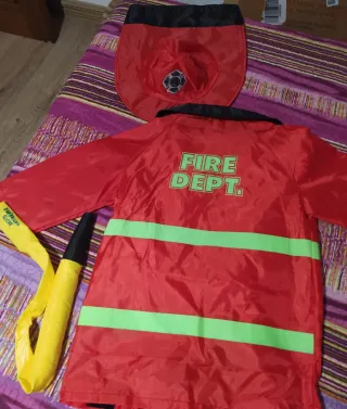 Disfraz Bombero Niño 7-11 años. Complementos incl.