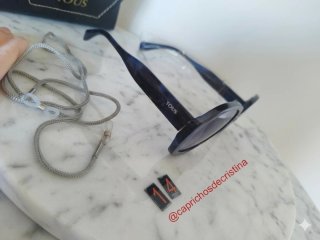 Gafas de sol con estuche y cordón.SOLO ENVIO