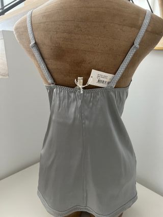 camisola seda gris con encaje