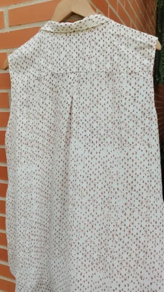 Camisa H&M sin mangas estampada Talla L