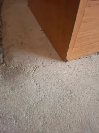 Mueble de madera marrón