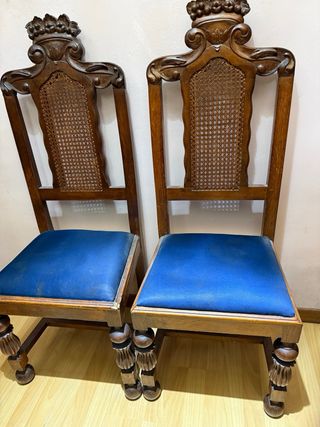 Sillón antiguo de madera y cuero