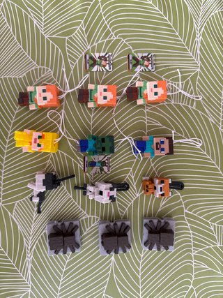 Figuras Minecraft Kinder Joy