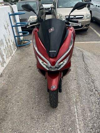 Honda PCX 125 Roja - Maxi Scooter