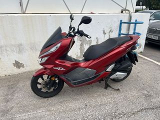 Honda PCX 125 Roja - Maxi Scooter