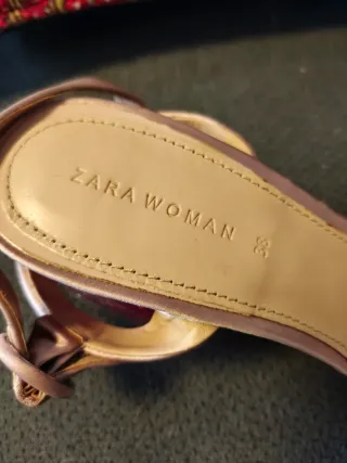 Sandalias rosa palo raso tacón transparente