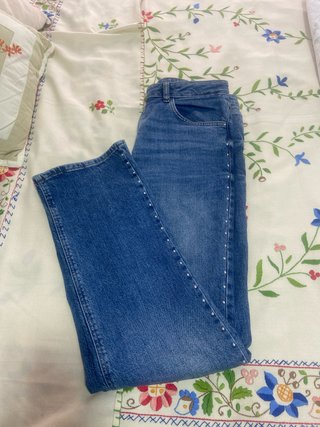 Pantalón vaquero mujer con tachuelas