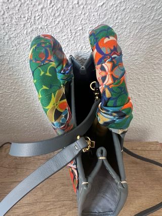 Bolso Carolina Herrera Azul con Pañuelo