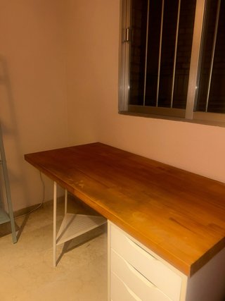 Escritorio Ikea Madera y Cajonera Blanca