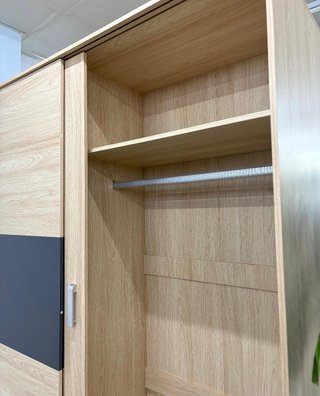 Armario puertas correderas madera y cristal