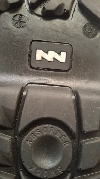 Zapatos de trabajo grises y negros