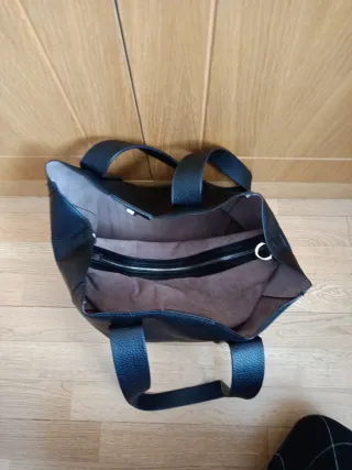 Bolso negro de piel sintética