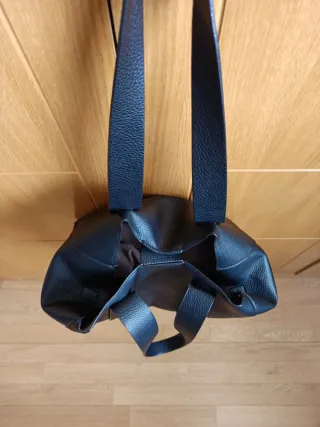 Bolso negro de piel sintética
