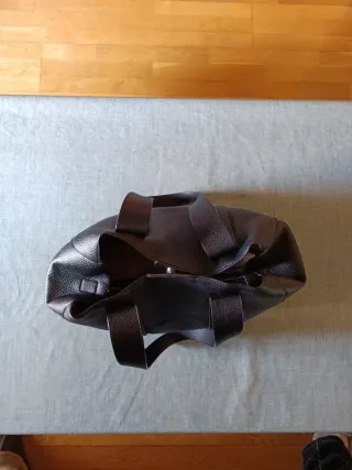 Bolso negro de piel sintética