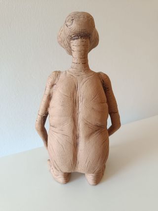 E.T. Figura NECA Latex 30cm Edición Limitada