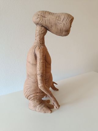 E.T. Figura NECA Latex 30cm Edición Limitada