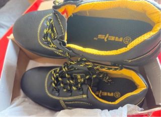 Zapatos de seguridad bajos negros y amarillos