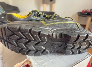 Zapatos de seguridad bajos negros y amarillos