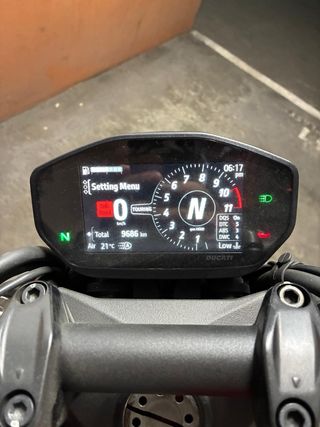 Ducati Monster 937 Carnet A2