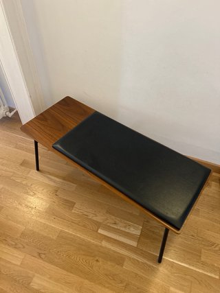 Banco Kave Home Madera Nogal y Metal Negro