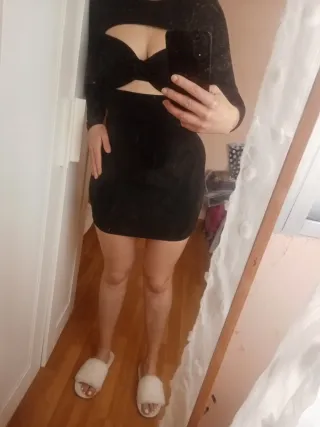 Vestido negro ajustado manga larga