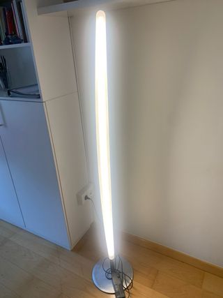 Lámpara LED 1.57m Regulable Luz Fría
