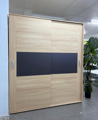 Armario puertas correderas madera y cristal