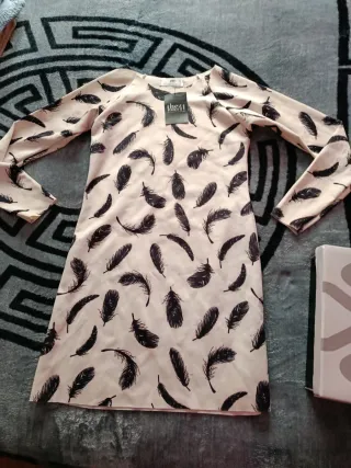 Vestido elegante estampado plumas