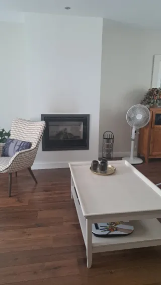 Mesa de salón baja blanca (de madera)